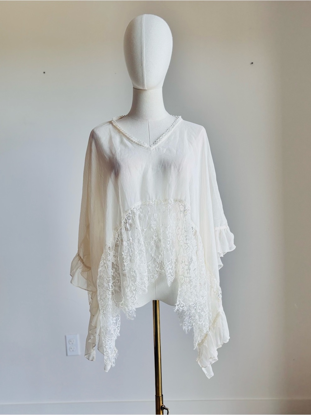 Everly Rose Cream Lace Chiffon Poncho Top Asymmetrical Kimono S M